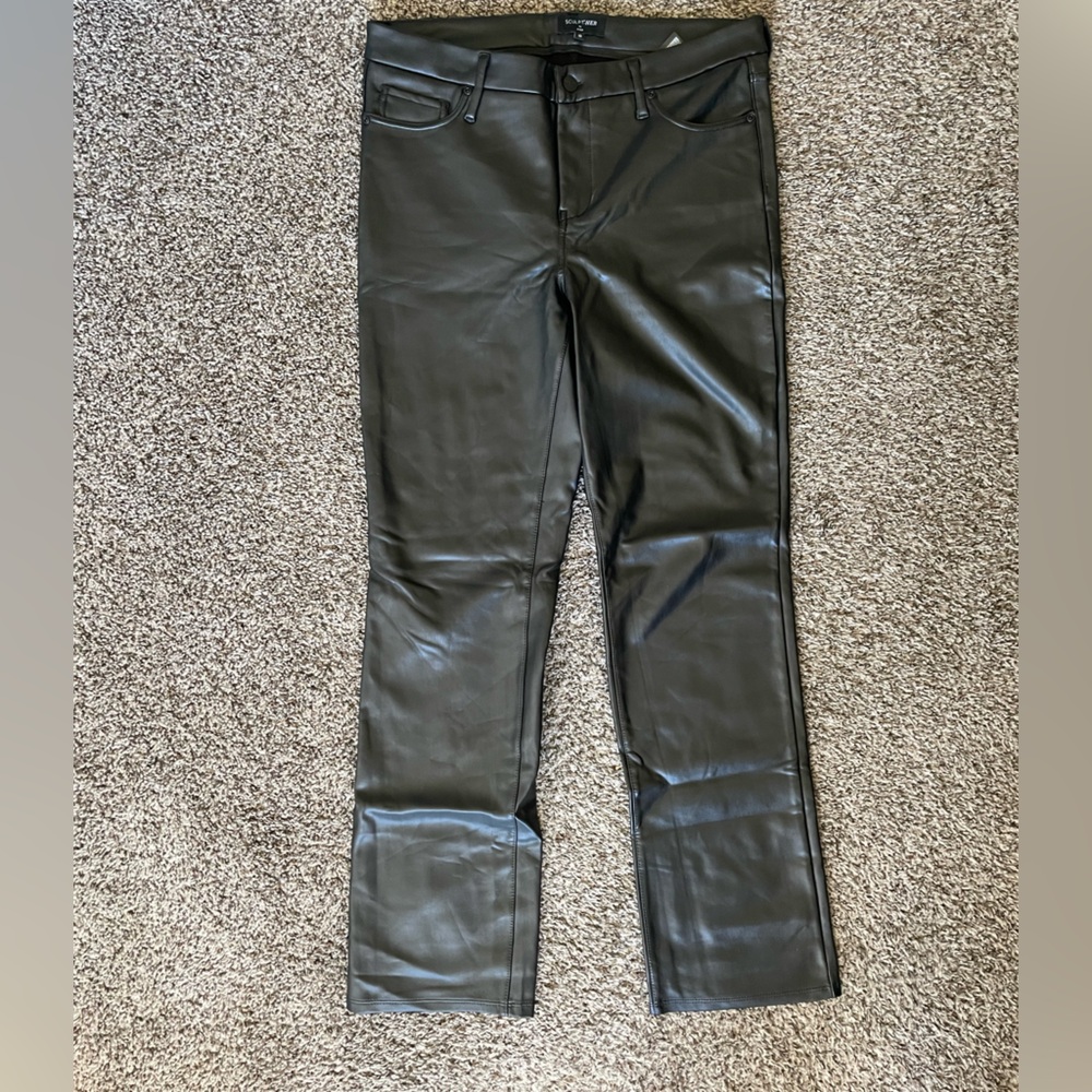 Sculpt her leather pants